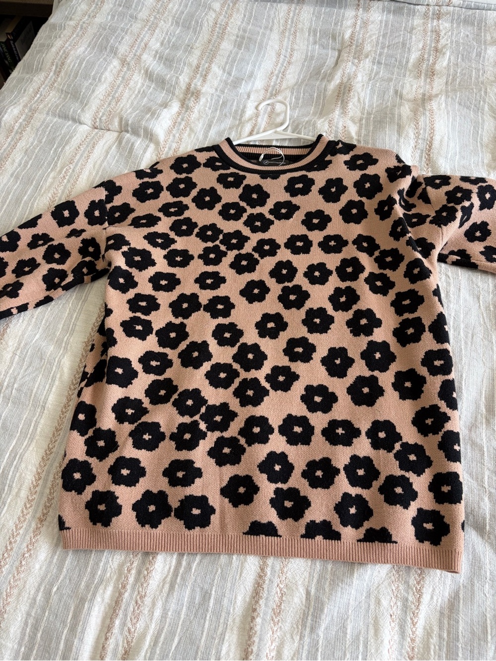 Women's Crewneck FloralSweater -Tan/Black